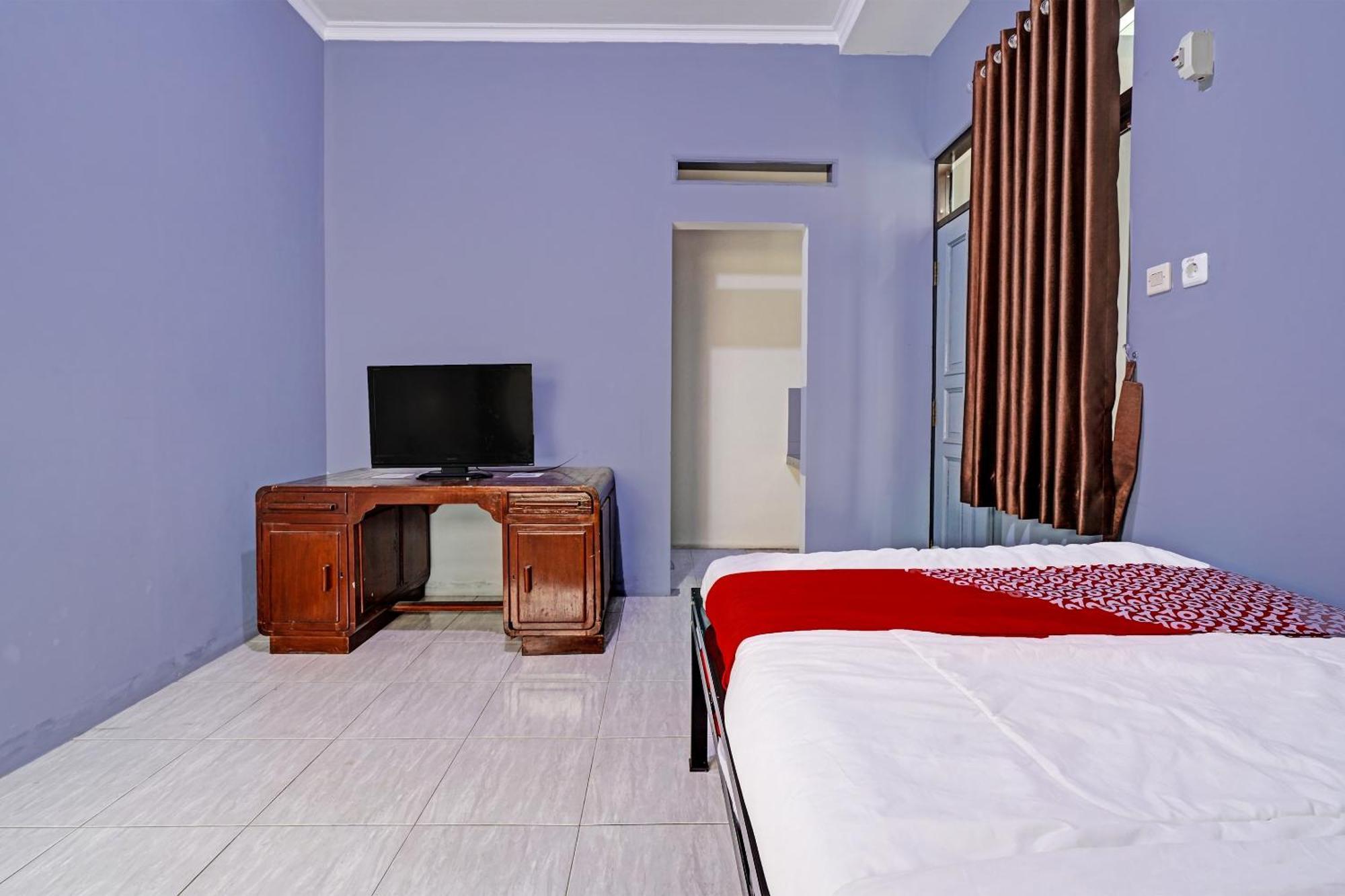 Oyo Life 91592 Aaliya Guest House Syariah Lebakwangi Extérieur photo